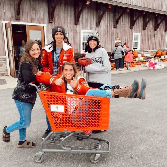 Meet your Posher, Madi - Picture 1 of 1